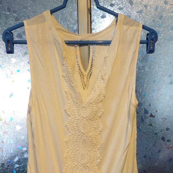 Chic White Lace Detail Blouse - Picture 13 of 14